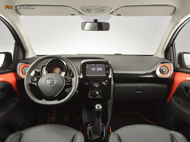 Photos of Toyota Aygo 5-door 2014 (640 x 480)