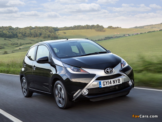 Photos of Toyota Aygo 5-door UK-spec 2014 (640 x 480)