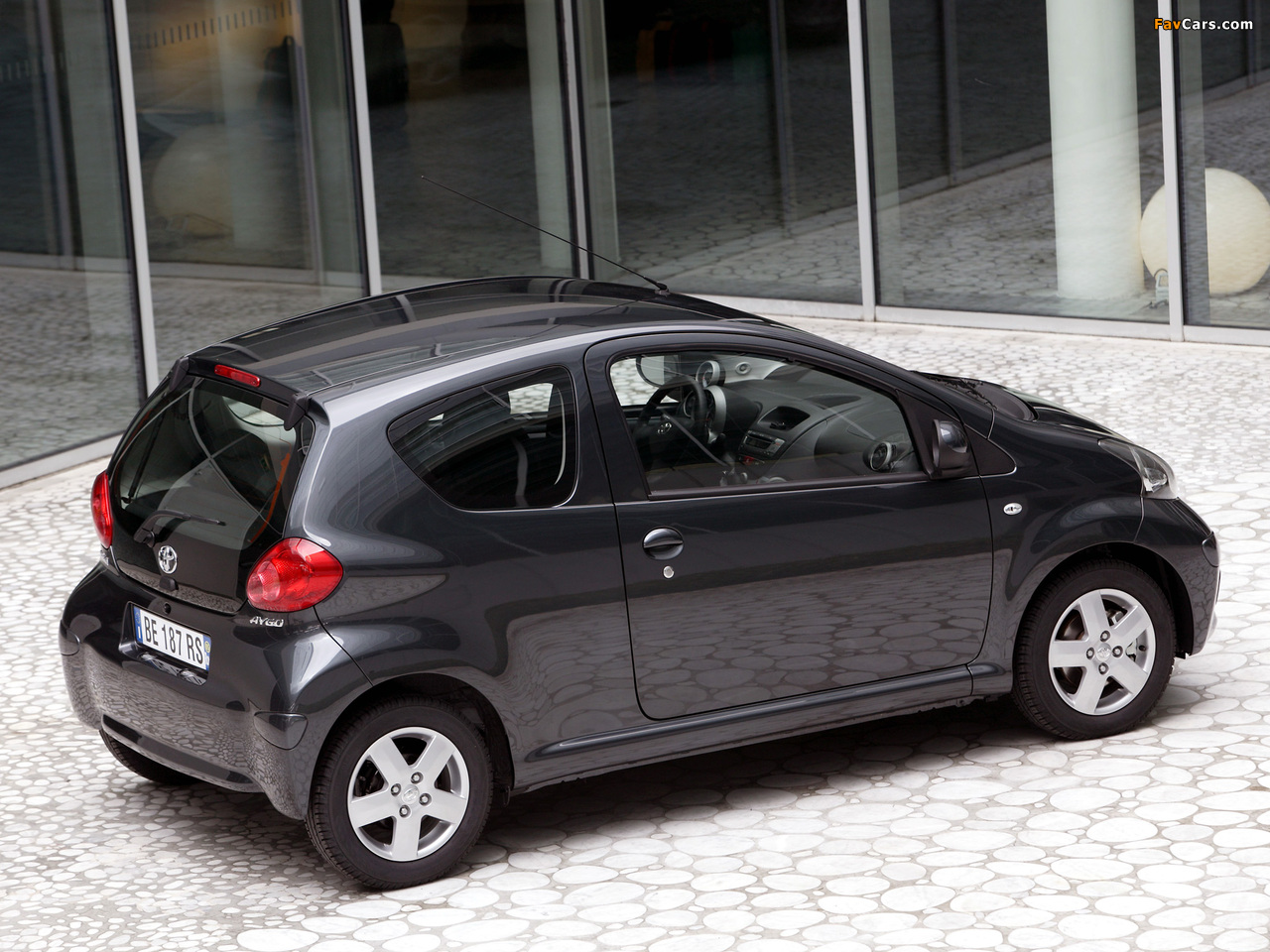 Pictures of Toyota Aygo 3-door 2005–08 (1280 x 960)