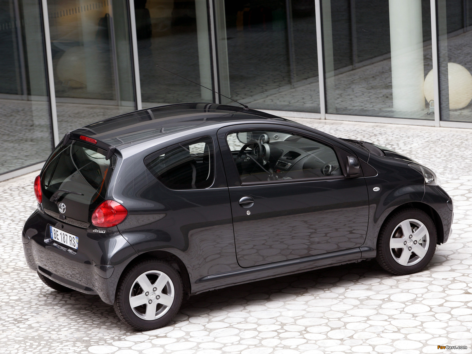 Pictures of Toyota Aygo 3-door 2005–08 (1600 x 1200)