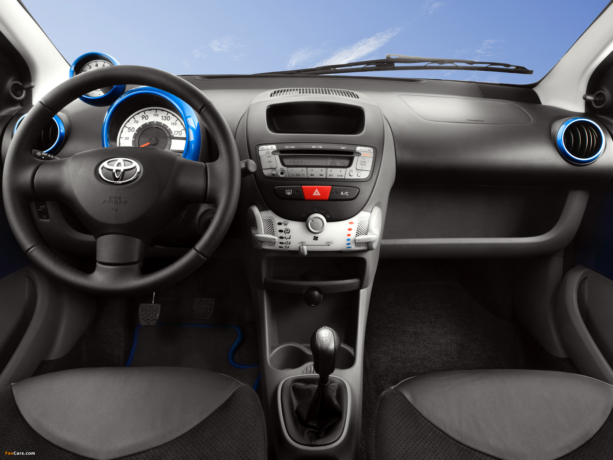 Pictures of Toyota Aygo 5-door 2008–12 (2048 x 1536)