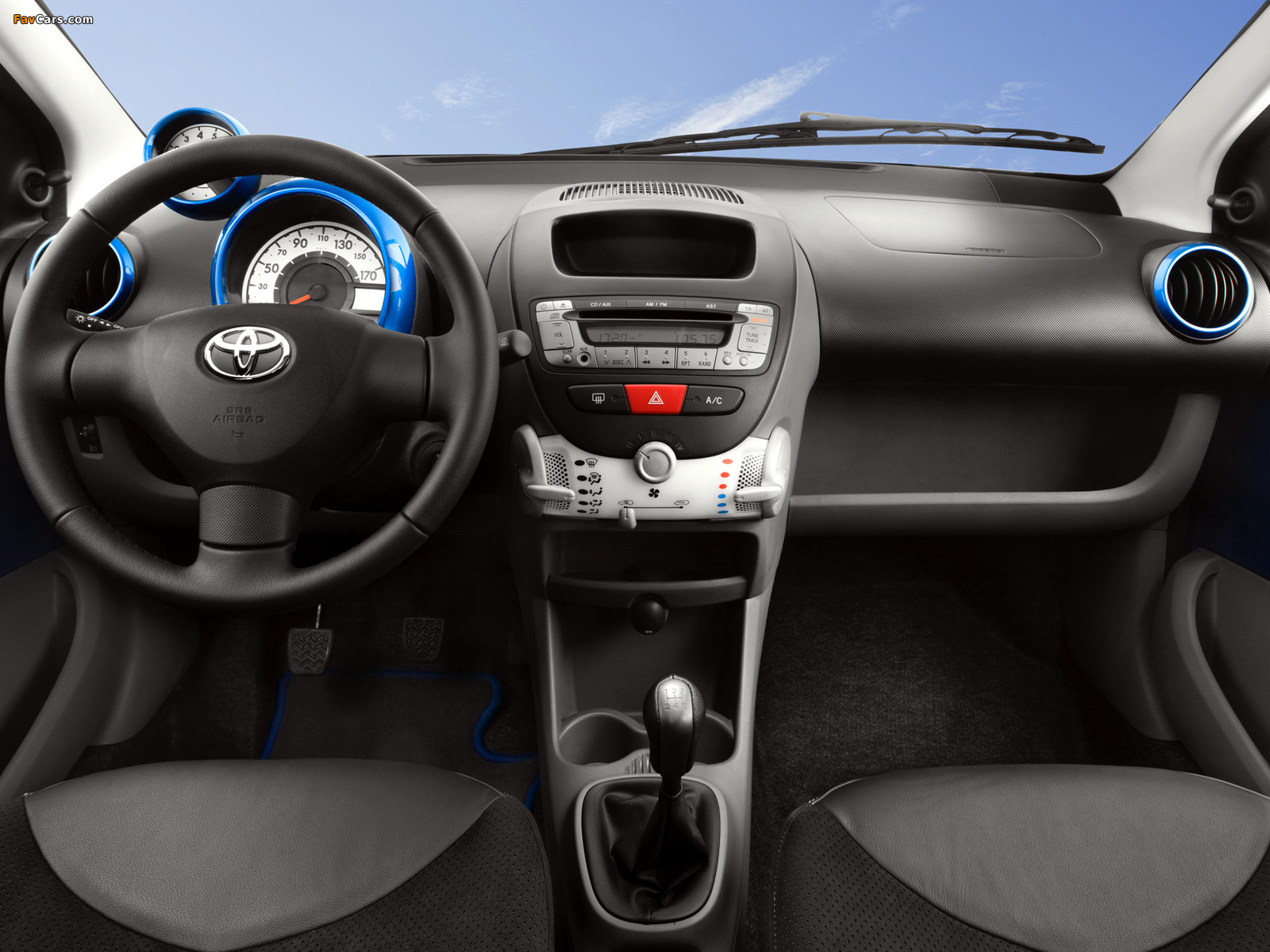 Pictures of Toyota Aygo 5-door 2008–12 (1600 x 1200)