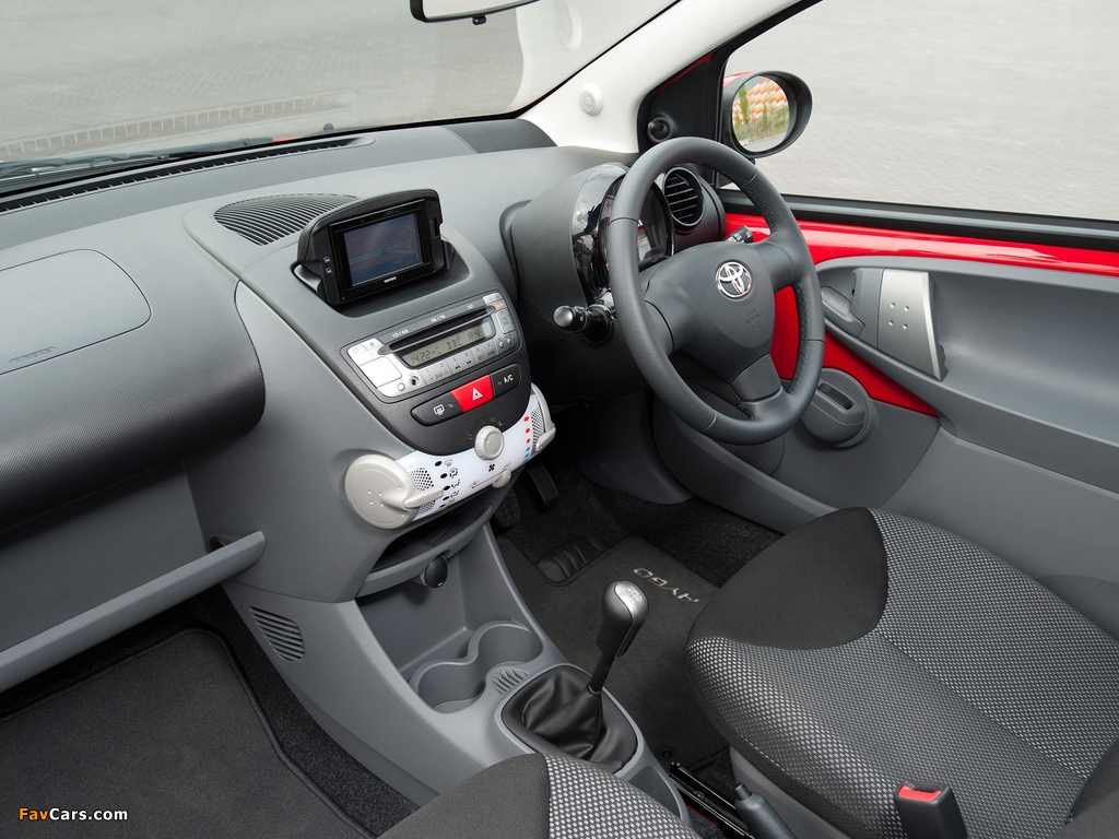 Pictures of Toyota Aygo 3-door UK-spec 2008 (1024 x 768)