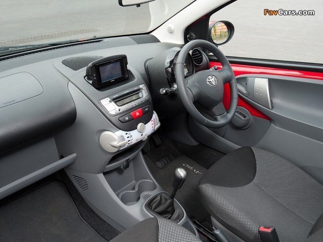 Pictures of Toyota Aygo 3-door UK-spec 2008 (640 x 480)