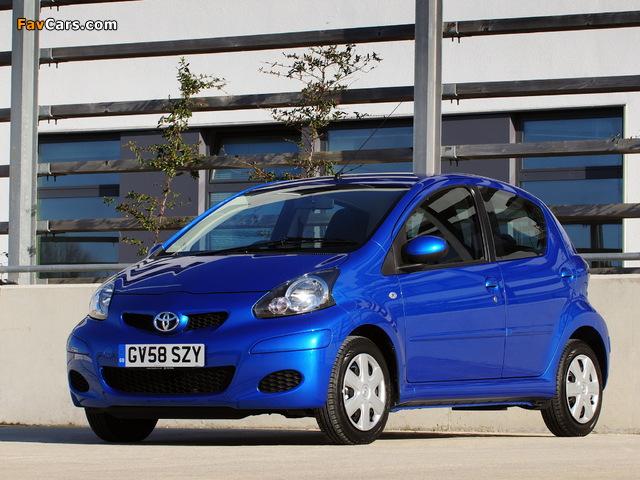 Pictures of Toyota Aygo 5-door UK-spec 2008–12 (640 x 480)