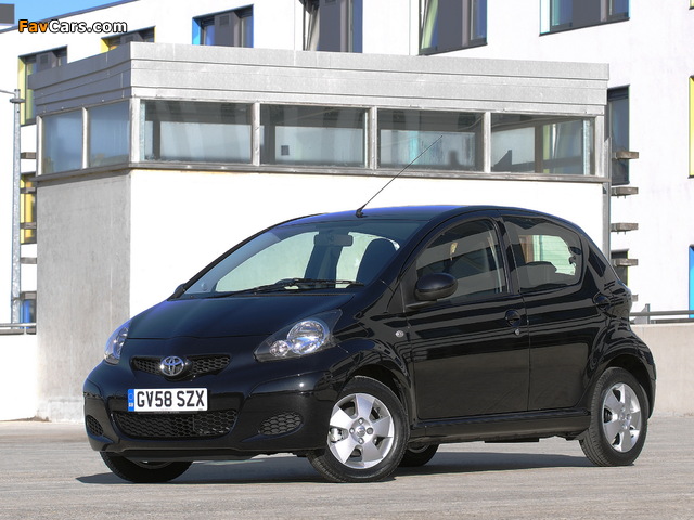 Pictures of Toyota Aygo 5-door UK-spec 2008–12 (640 x 480)