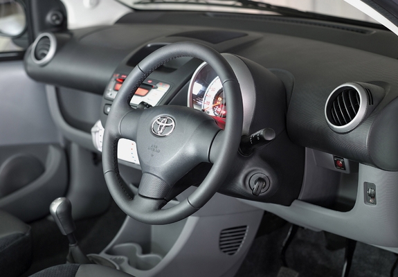 Pictures of Toyota Aygo 3-door Platinum 2010
