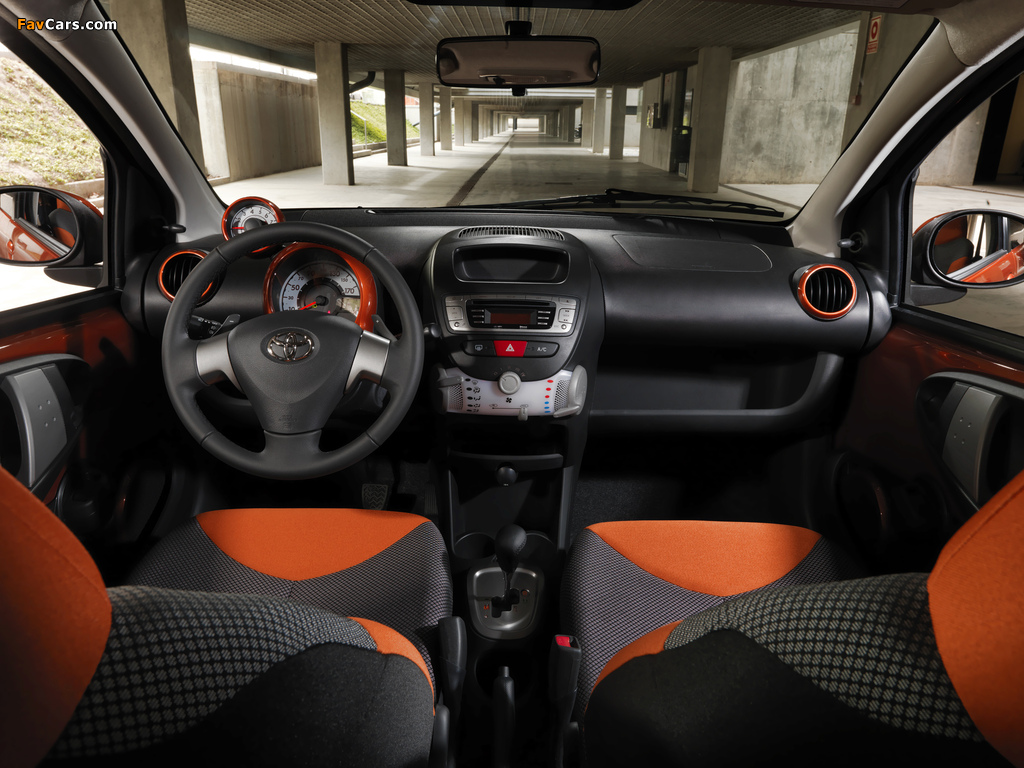 Pictures of Toyota Aygo 5-door 2012 (1024 x 768)