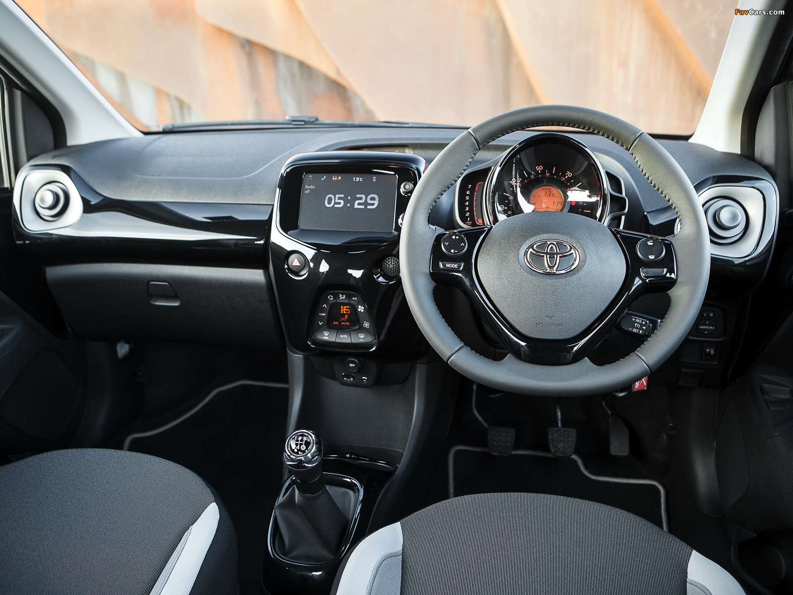 Pictures of Toyota Aygo 5-door UK-spec 2014 (1600 x 1200)