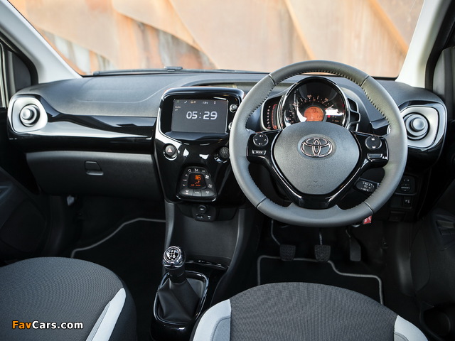 Pictures of Toyota Aygo 5-door UK-spec 2014 (640 x 480)