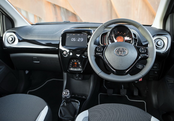 Pictures of Toyota Aygo 5-door UK-spec 2014