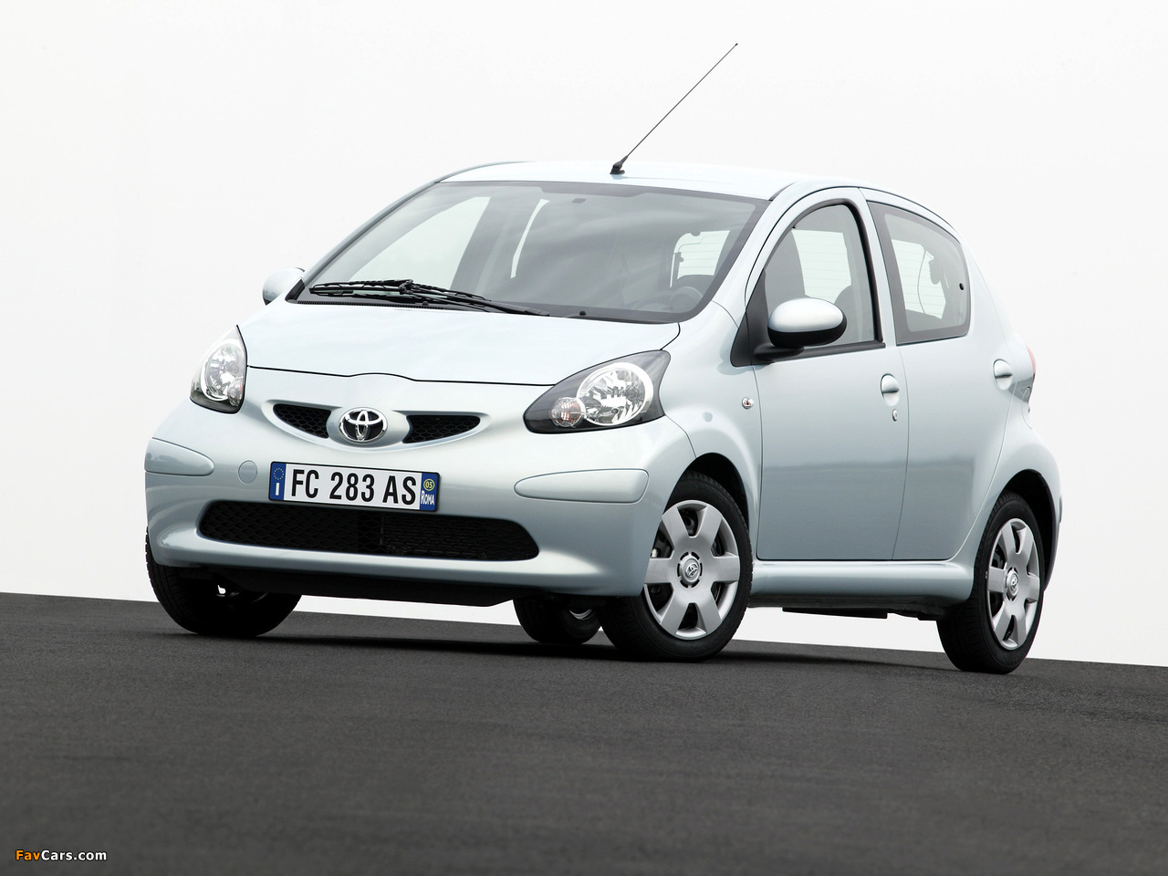 Toyota Aygo 5-door 2005–08 photos (1280 x 960)