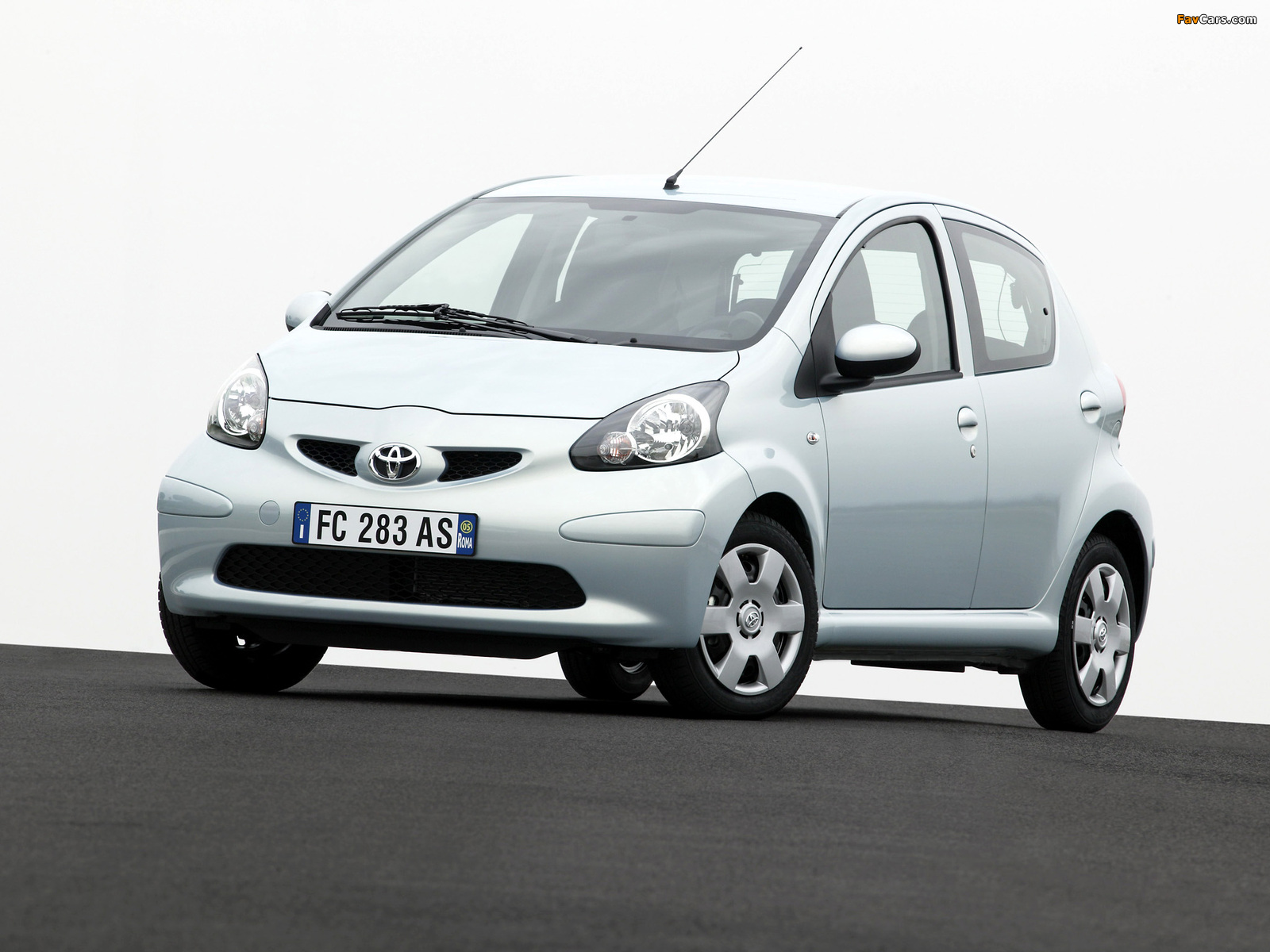 Toyota Aygo 5-door 2005–08 photos (1600 x 1200)