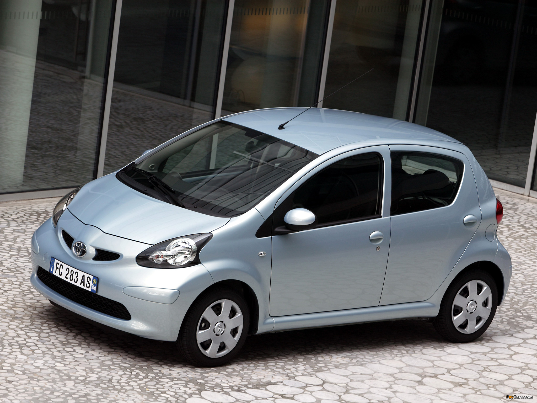 Toyota Aygo 5-door 2005–08 wallpapers (2048 x 1536)