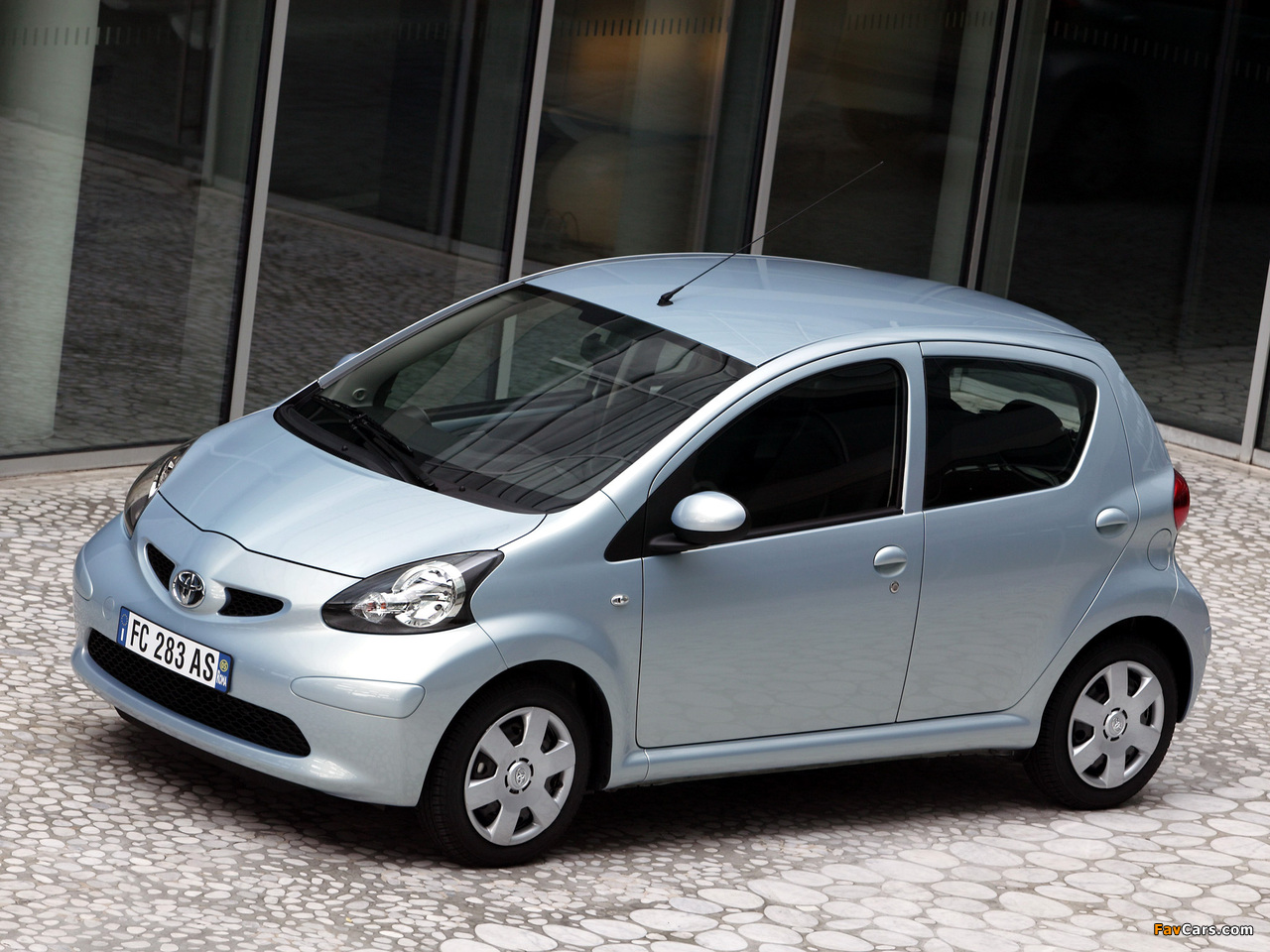 Toyota Aygo 5-door 2005–08 wallpapers (1280 x 960)