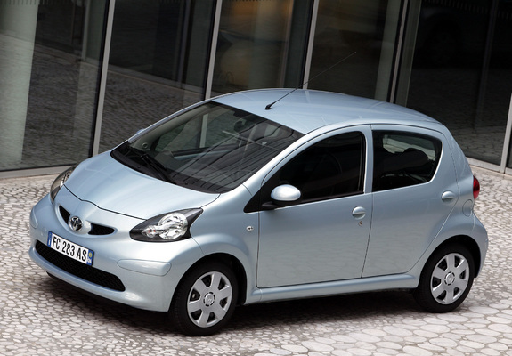 Toyota Aygo 5-door 2005–08 wallpapers