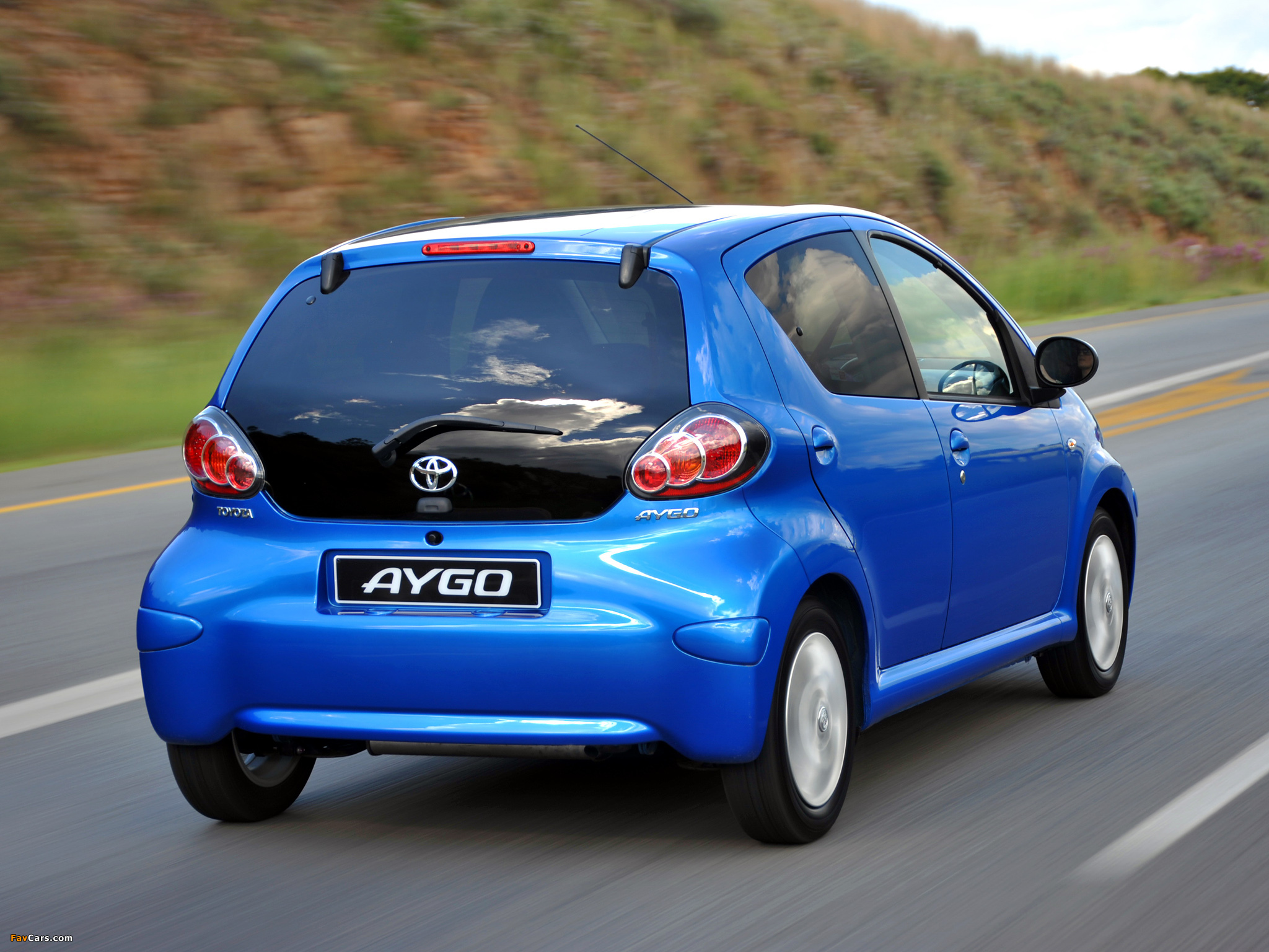 Toyota Aygo 5-door ZA-spec 2008 images (2048 x 1536)