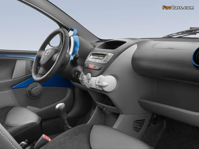 Toyota Aygo 5-door 2008–12 photos (640 x 480)