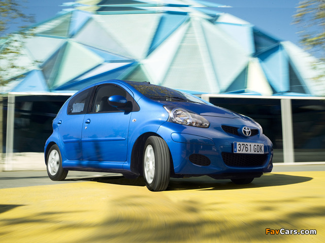 Toyota Aygo 5-door 2008–12 photos (640 x 480)