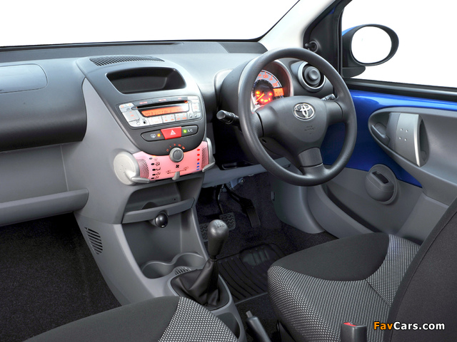 Toyota Aygo 5-door ZA-spec 2008 pictures (640 x 480)