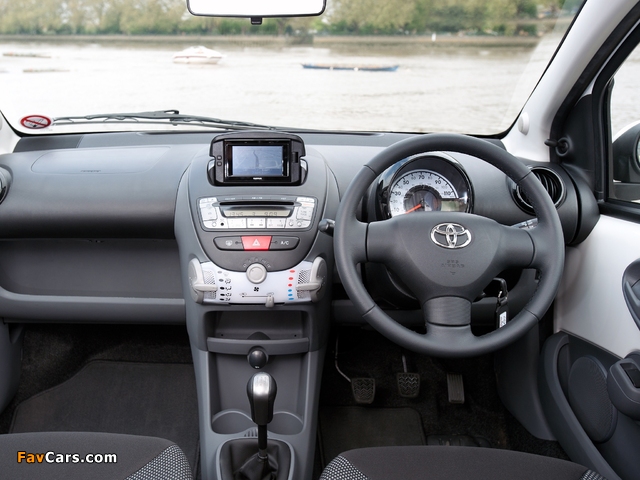 Toyota Aygo 5-door UK-spec 2008–12 wallpapers (640 x 480)