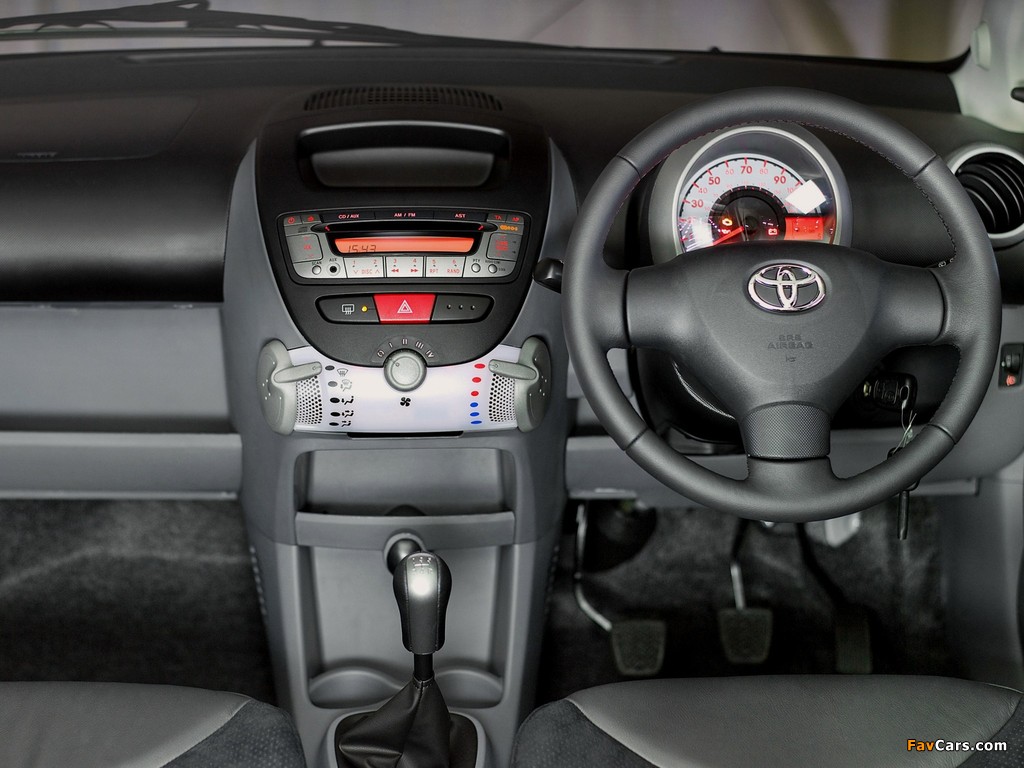 Toyota Aygo 3-door Platinum 2010 images (1024 x 768)