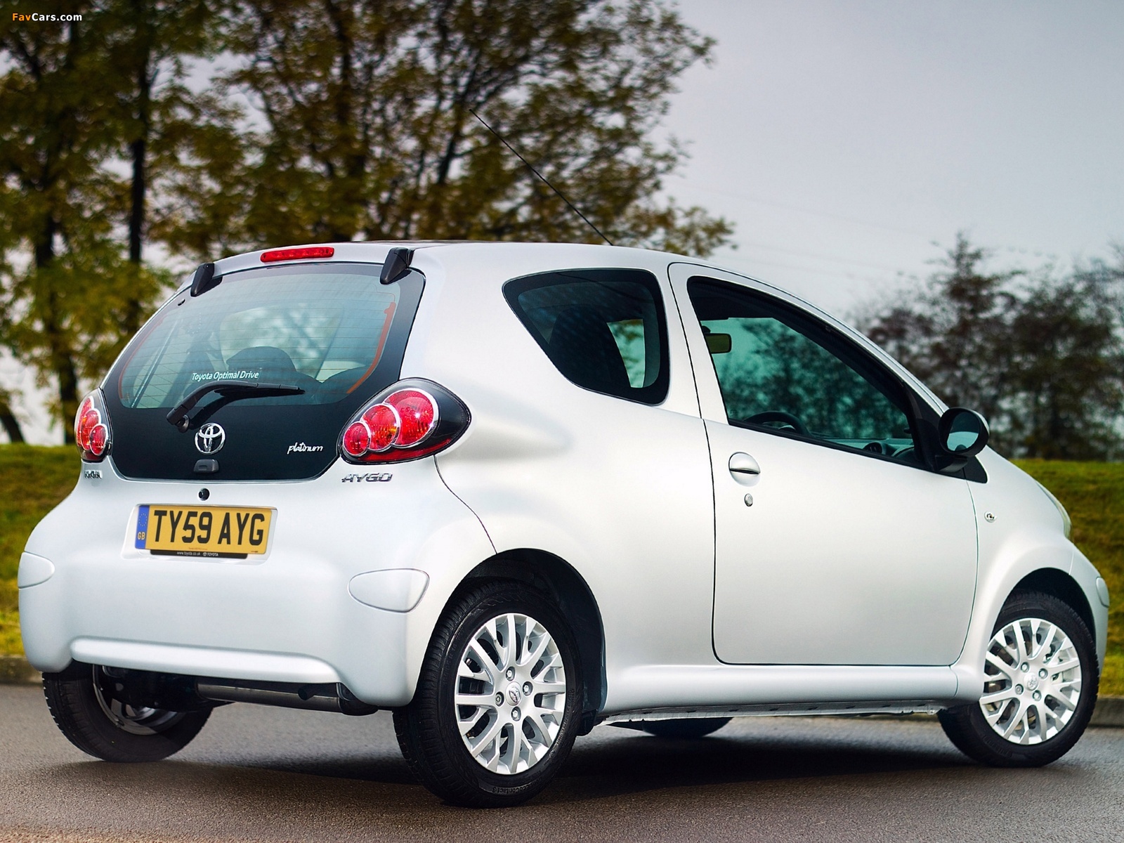 Toyota Aygo 3-door Platinum 2010 pictures (1600 x 1200)