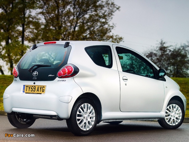 Toyota Aygo 3-door Platinum 2010 pictures (640 x 480)