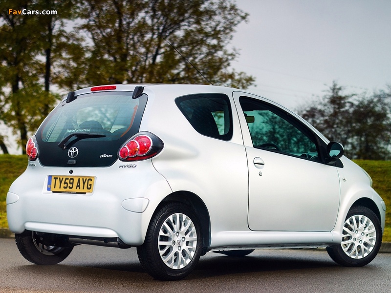 Toyota Aygo 3-door Platinum 2010 pictures (800 x 600)