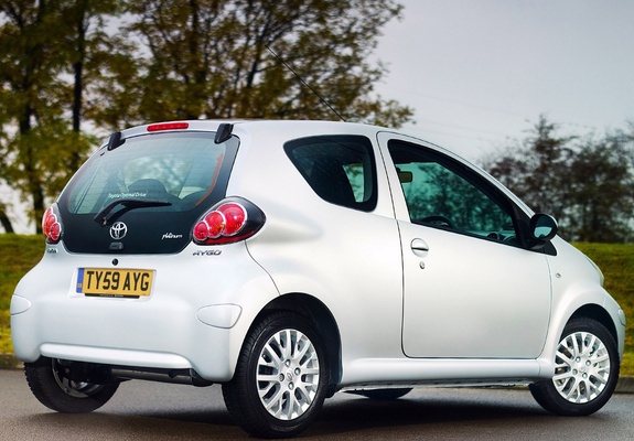 Toyota Aygo 3-door Platinum 2010 pictures