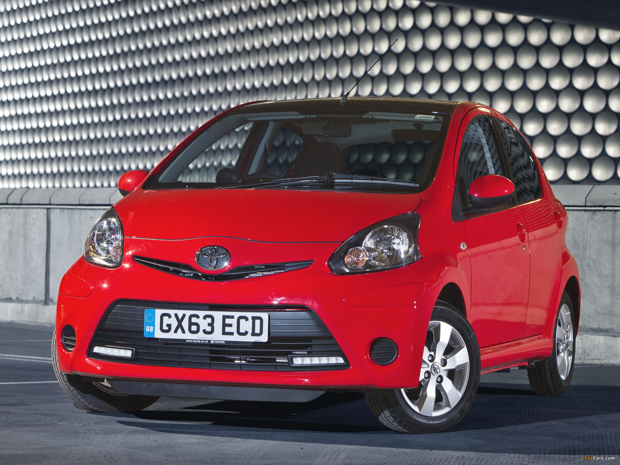 Toyota Aygo 5-door UK-spec 2012–14 images (2048 x 1536)