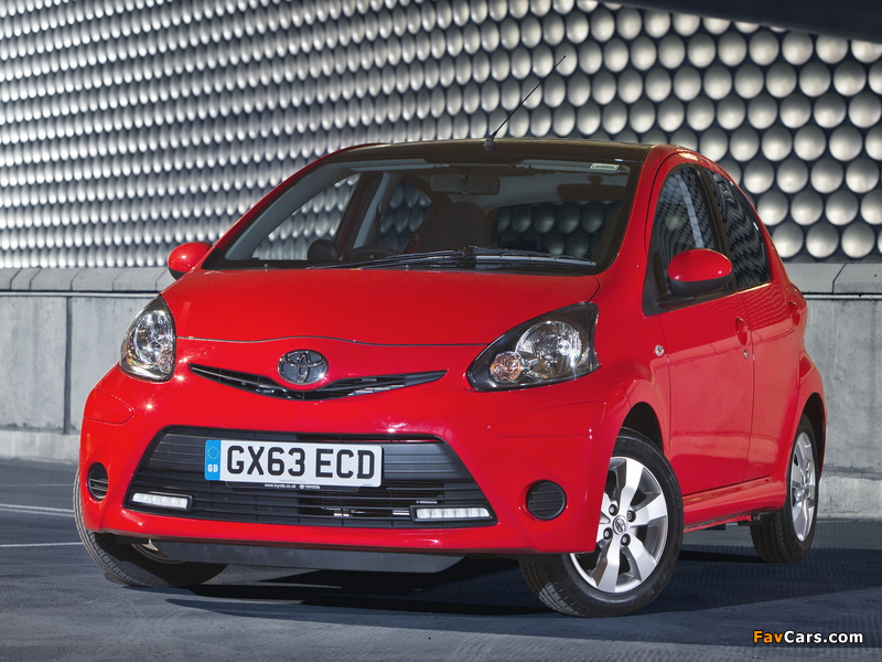 Toyota Aygo 5-door UK-spec 2012–14 images (800 x 600)