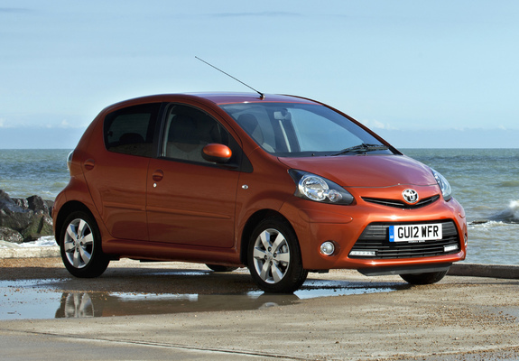 Toyota Aygo 5-door UK-spec 2012 photos