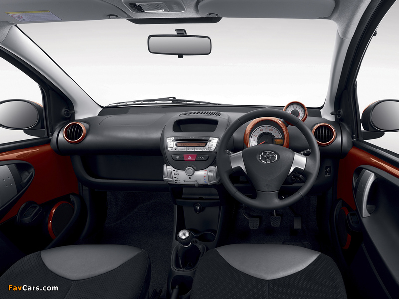 Toyota Aygo 5-door ZA-spec 2012 pictures (800 x 600)