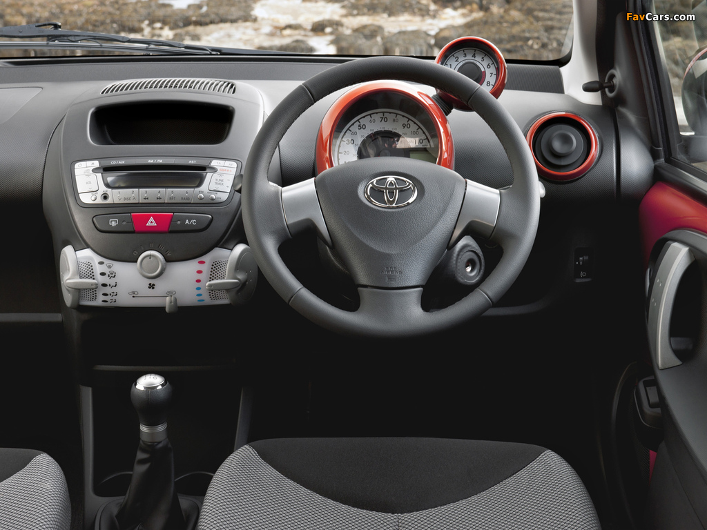 Toyota Aygo 5-door UK-spec 2012 wallpapers (1024 x 768)
