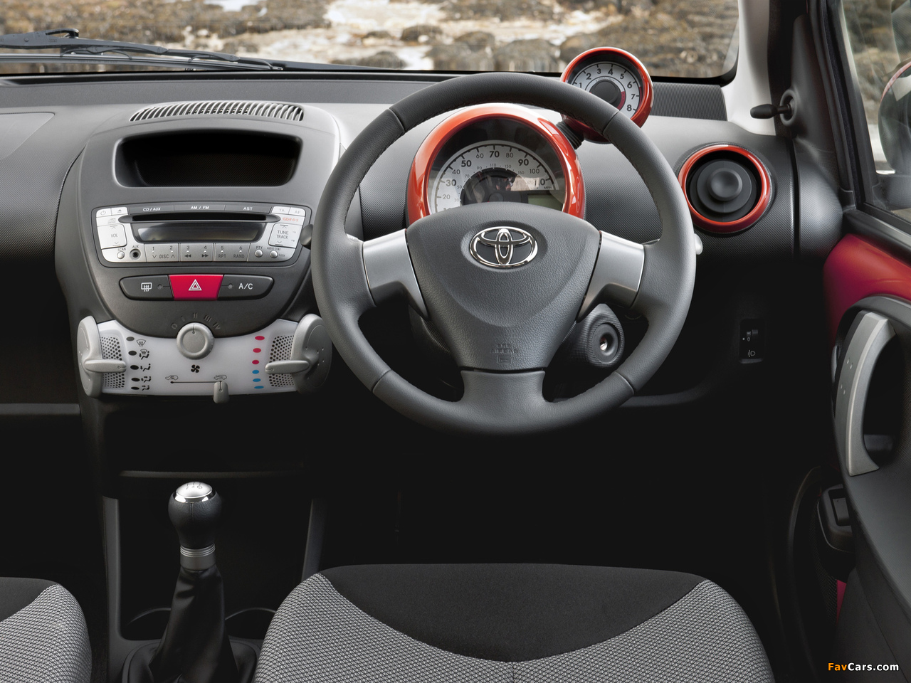 Toyota Aygo 5-door UK-spec 2012 wallpapers (1280 x 960)