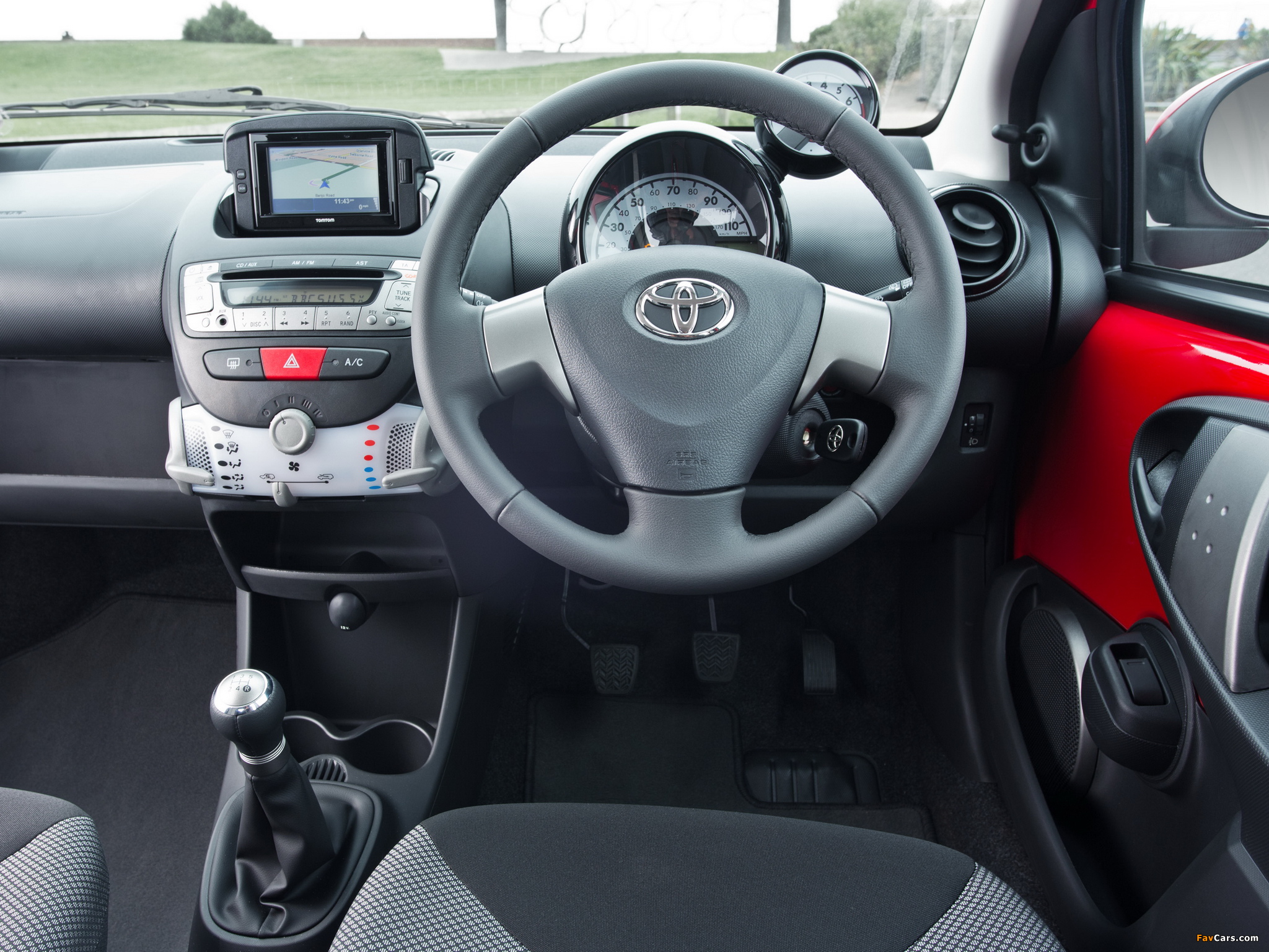 Toyota Aygo 5-door UK-spec 2012–14 wallpapers (2048 x 1536)