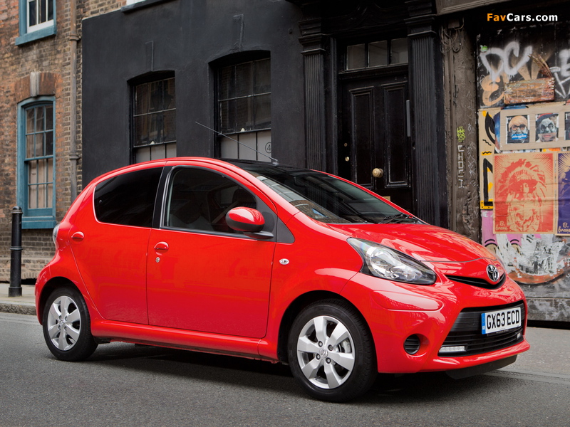 Toyota Aygo 5-door UK-spec 2012–14 wallpapers (800 x 600)