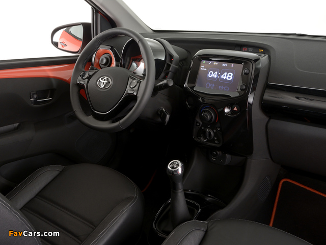 Toyota Aygo 5-door 2014 images (640 x 480)