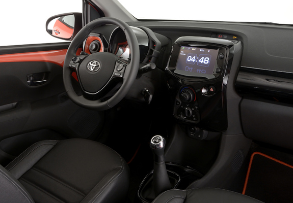 Toyota Aygo 5-door 2014 images