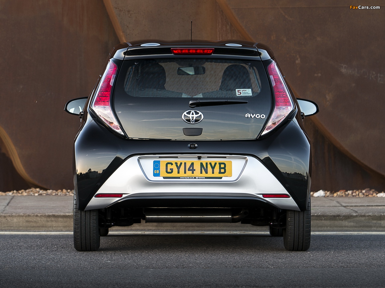 Toyota Aygo 5-door UK-spec 2014 photos (1280 x 960)