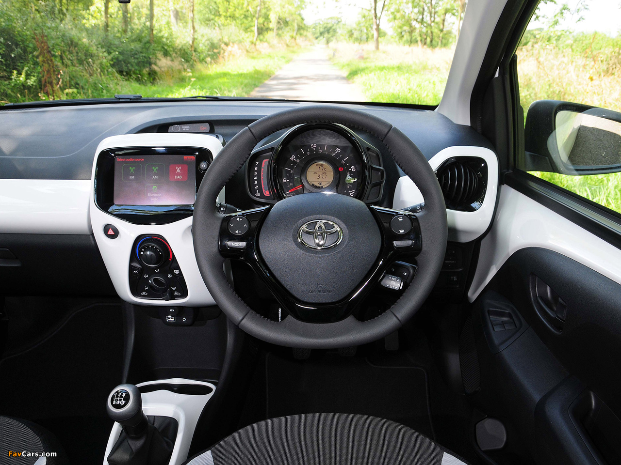Toyota Aygo 3-door UK-spec 2014 photos (1280 x 960)