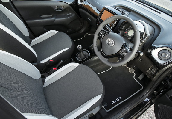 Toyota Aygo 5-door UK-spec 2014 photos