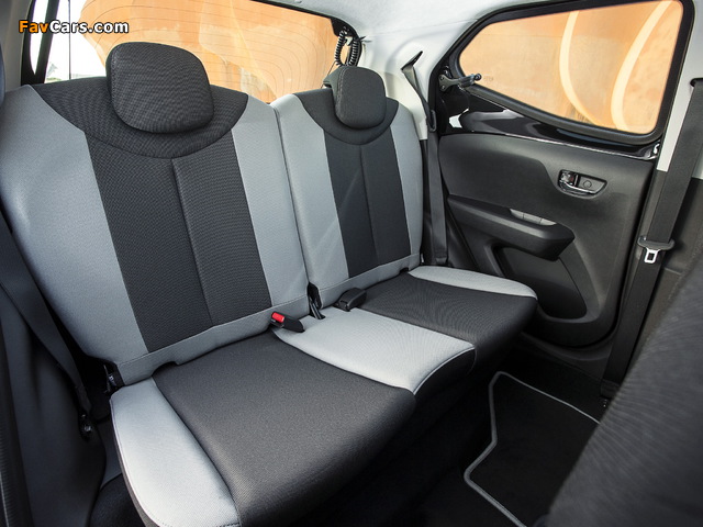 Toyota Aygo 5-door UK-spec 2014 photos (640 x 480)