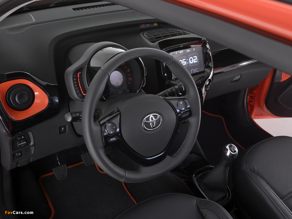 Toyota Aygo 5-door 2014 photos (1024 x 768)