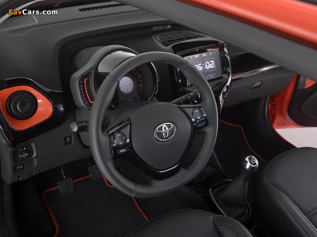 Toyota Aygo 5-door 2014 photos (640 x 480)