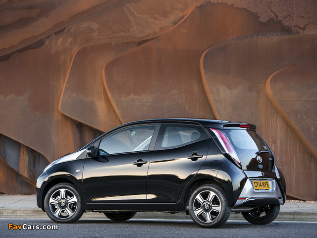 Toyota Aygo 5-door UK-spec 2014 wallpapers (640 x 480)