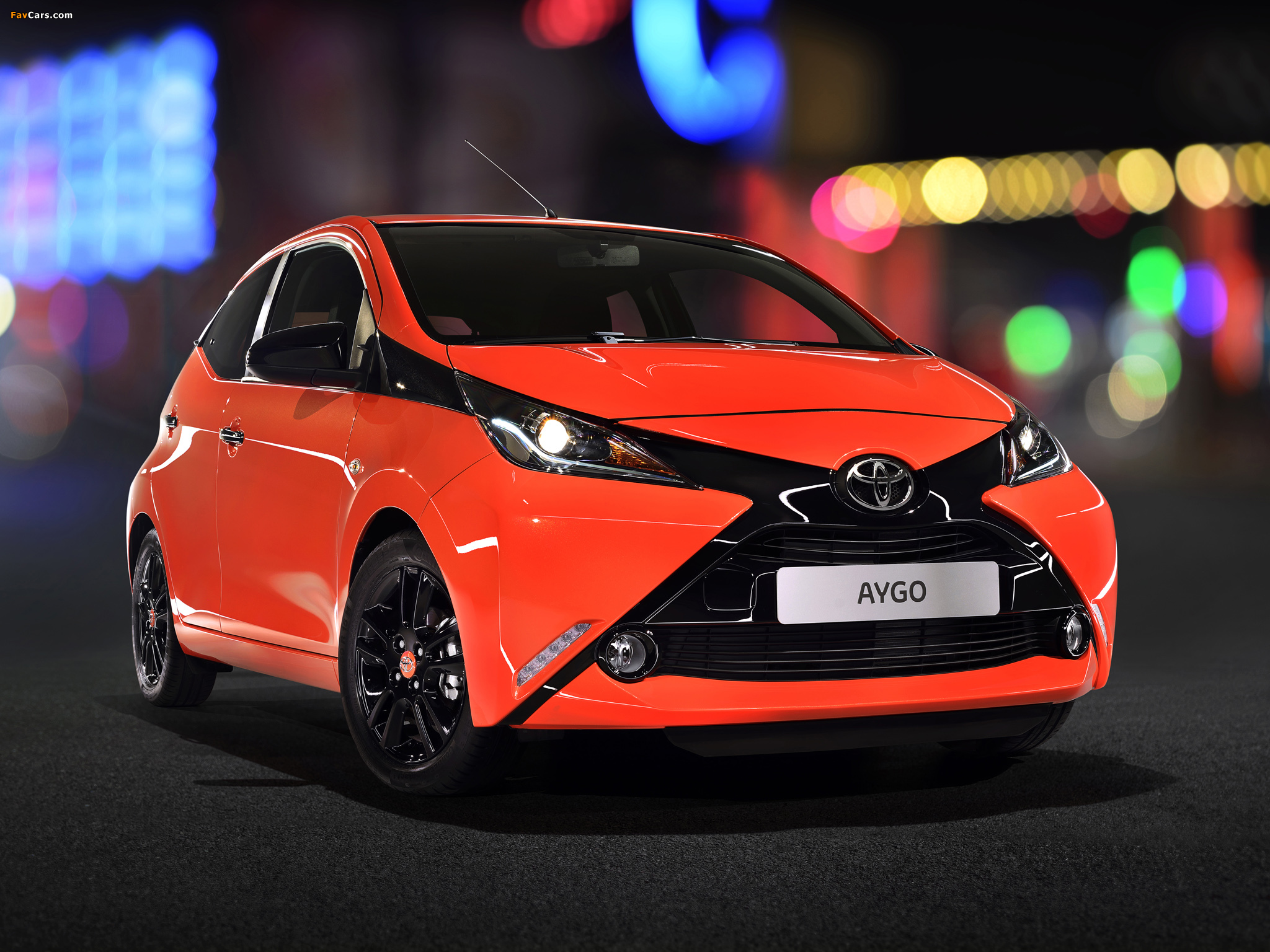 Toyota Aygo 5-door 2014 wallpapers (2048 x 1536)