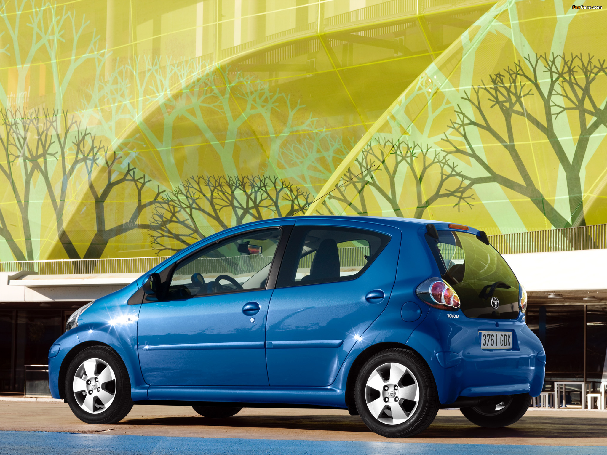 Toyota Aygo 5-door 2008–12 wallpapers (2048 x 1536)