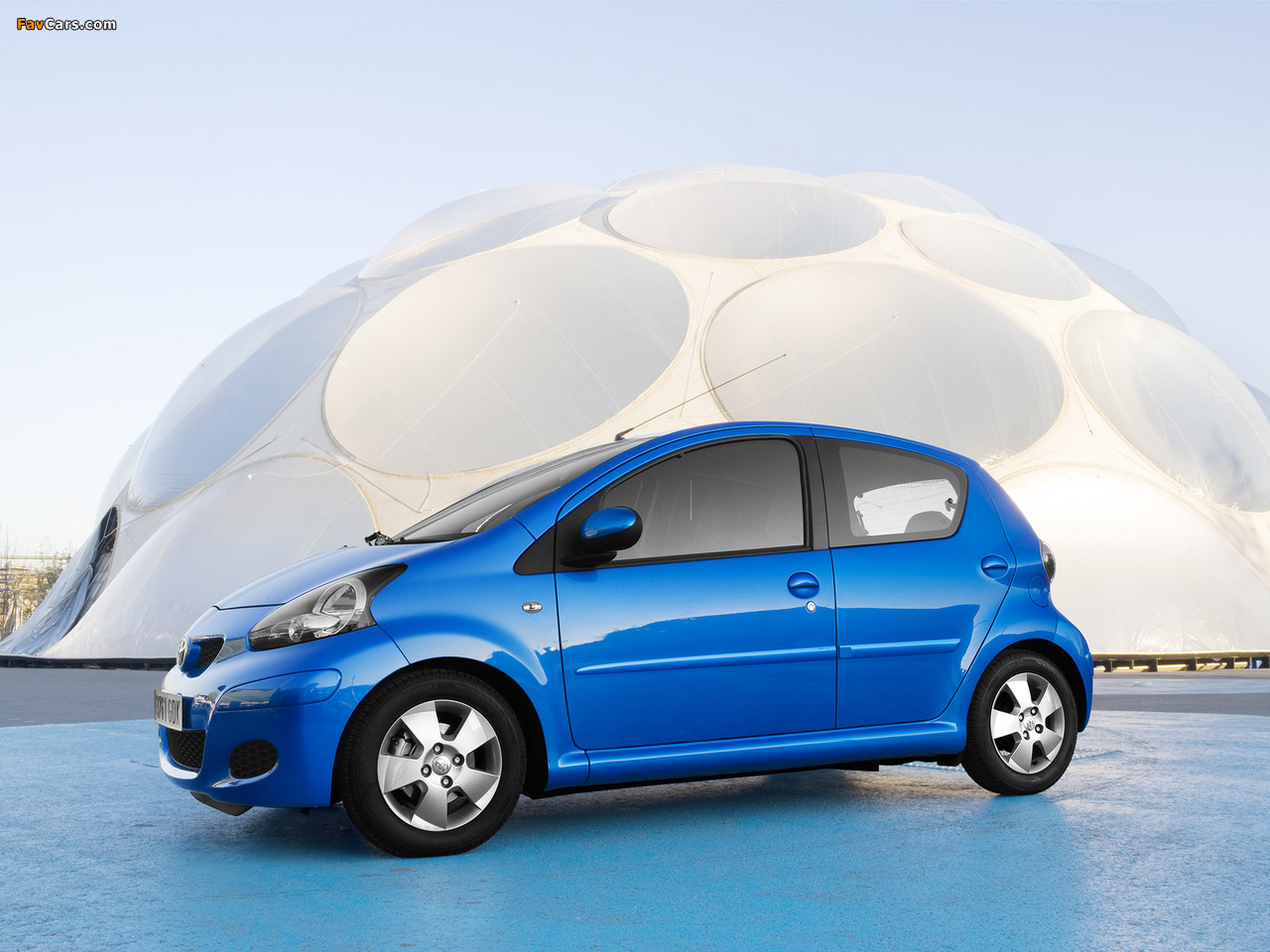 Toyota Aygo 5-door 2008–12 wallpapers (1280 x 960)